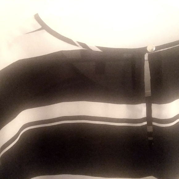 Banana Republic Short-Sleeved Top - Picture 7 of 9